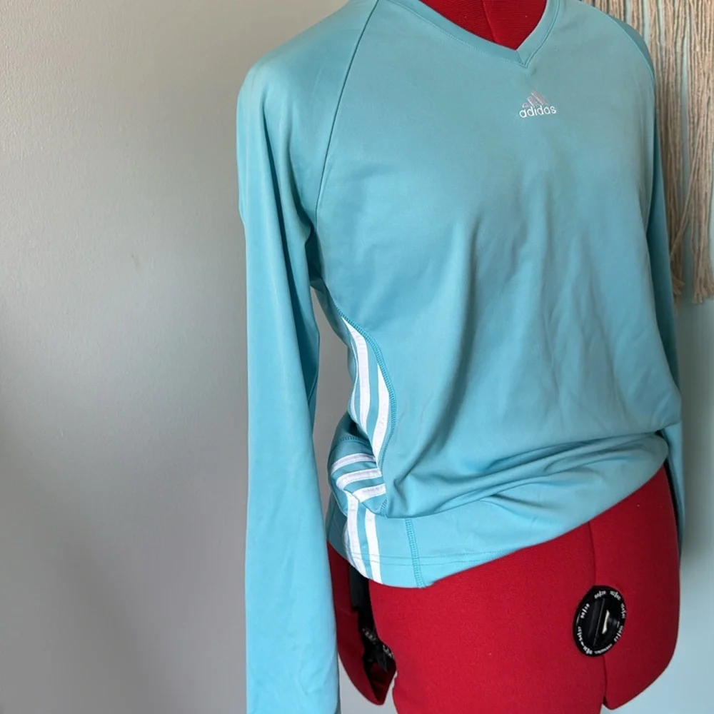 Adidas long crewneck baby blue 💙 - Picture 4 of 5